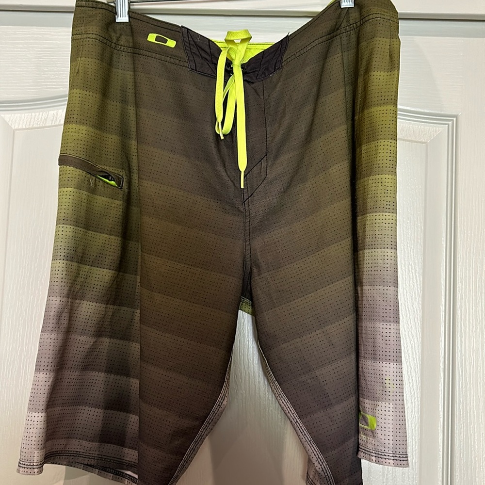 Men’s Oakley board shorts. Size 36